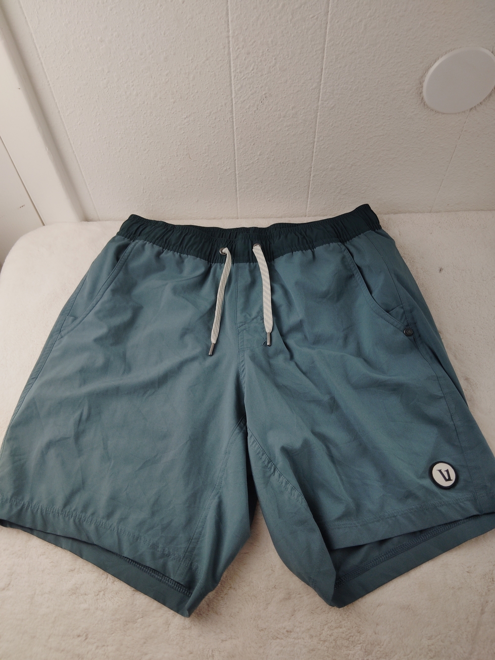 Vuori Maverick volley with short lines Sz Small Blue 6"